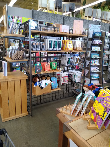 Furniture Store «Cost Plus World Market», reviews and photos, 535 Westport Rd, Kansas City, MO 64111, USA