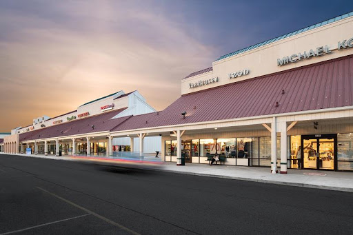 Shopping Mall «Edinburgh Premium Outlets», reviews and photos, 11622 NE Executive Dr, Edinburgh, IN 46124, USA