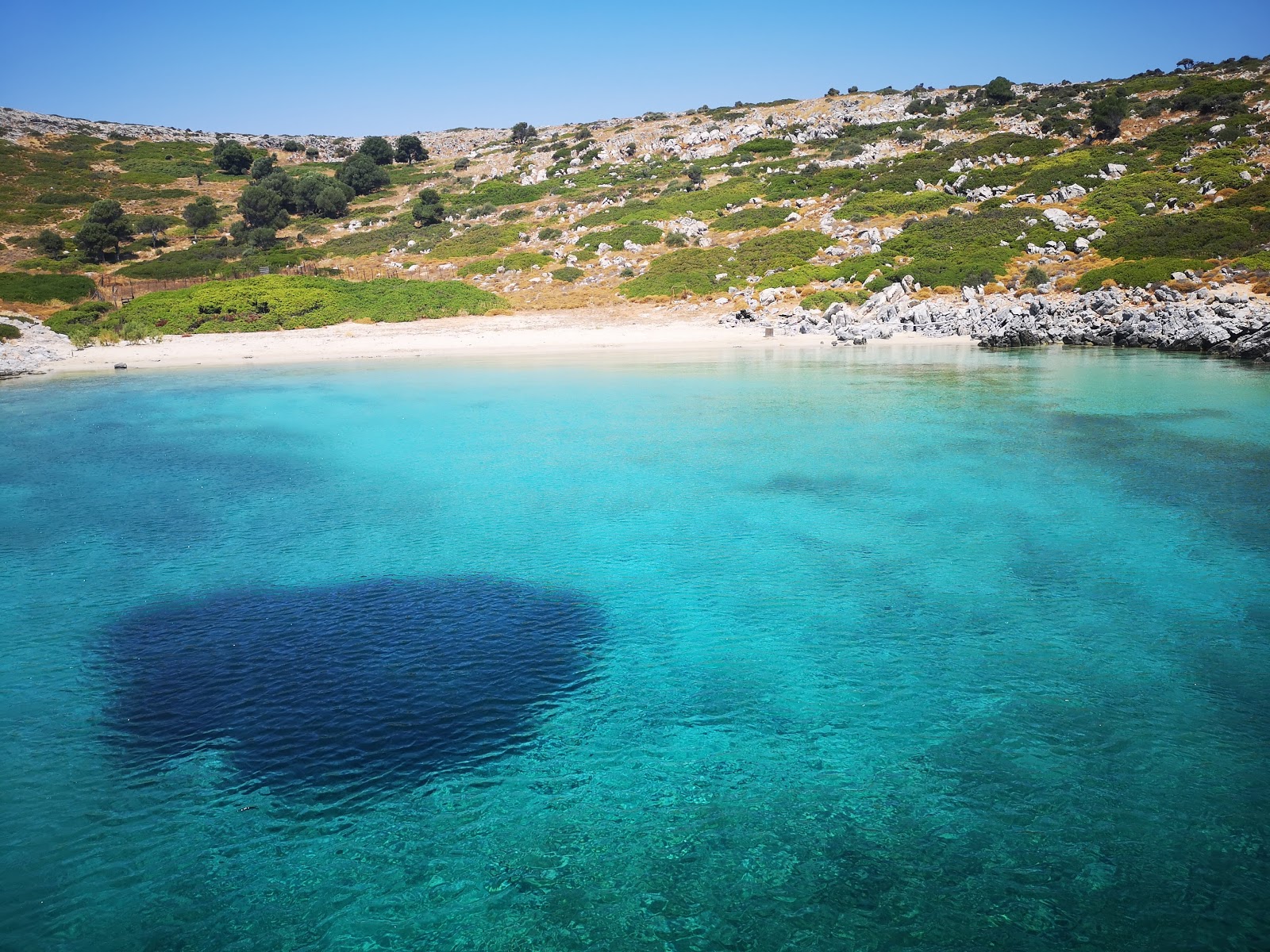 Foto von Glyfada Sarakino beach wilde gegend