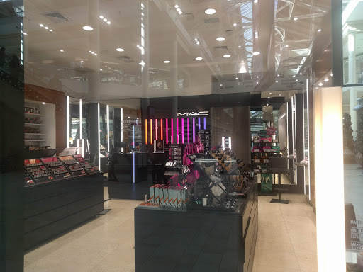MAC Cosmetics, 75 Middlesex Turnpike, Burlington, MA 01803, USA, 