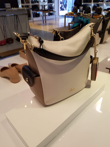 Shopping Mall «The Outlet Shoppes of the Bluegrass», reviews and photos, 1155 Buck Creek Rd, Simpsonville, KY 40067, USA