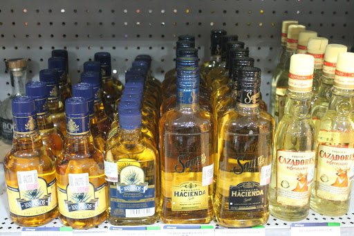 Foreign liquor stores Cancun