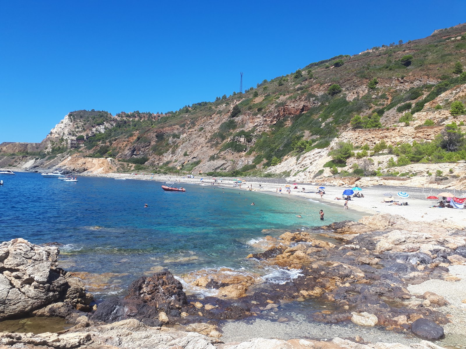 Foto van Cannello beach met gemiddeld niveau van netheid