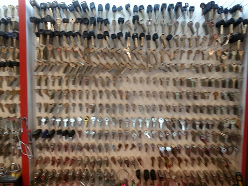 Locksmith «Safehouse Locksmith & Hardware», reviews and photos, 18811 Union Tpke, Flushing, NY 11366, USA