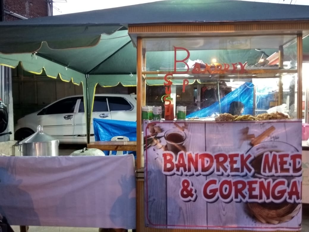 Bandrek Medan Dan Risol Coklat, Keju Dan Risol Panas Photo