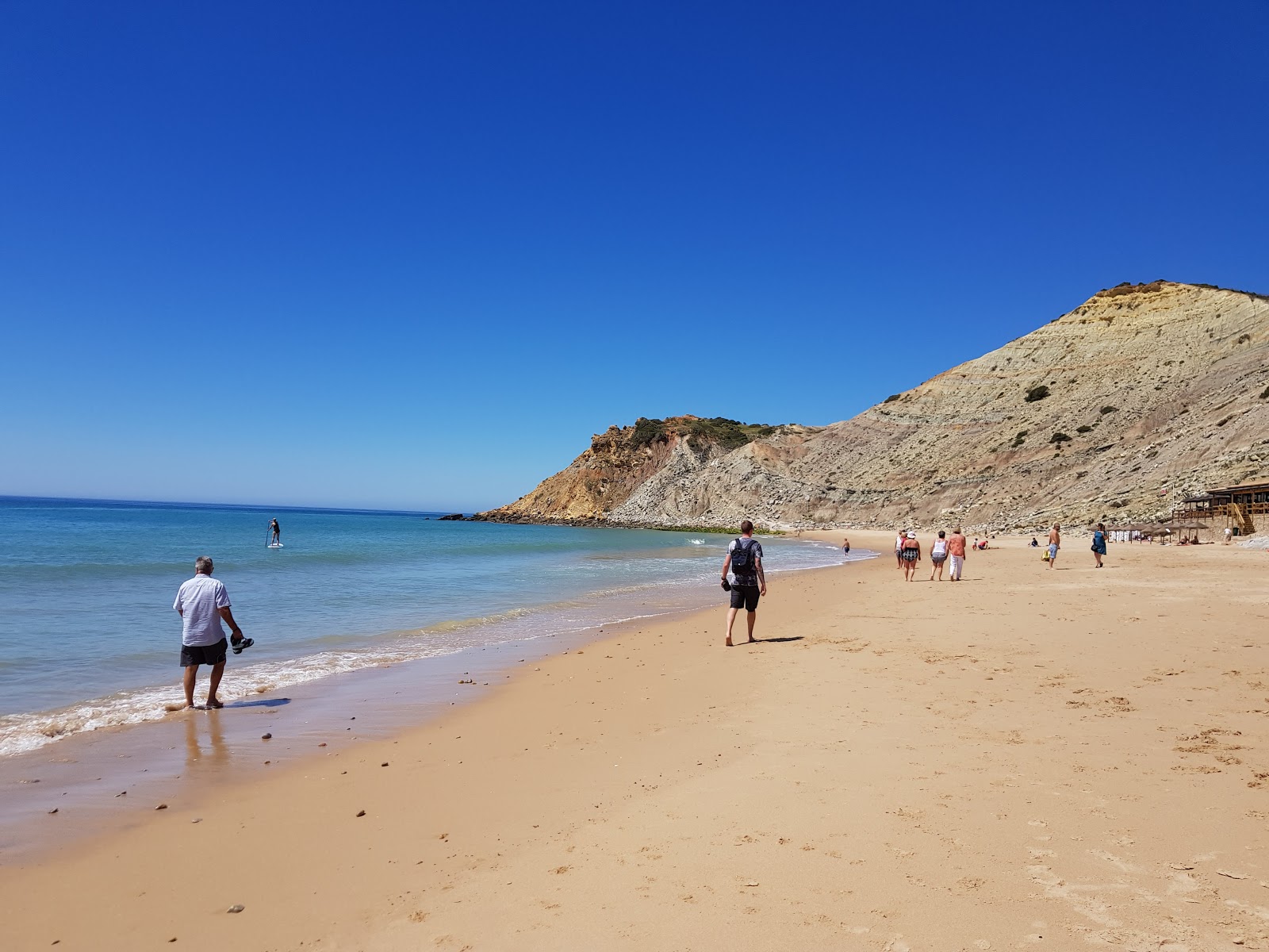 Praia do Burgau的照片 带有宽敞的海湾