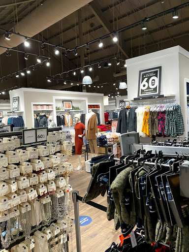 Clothing Store «Banana Republic», reviews and photos, 454 Evergreen Ct, Central Valley, NY 10917, USA