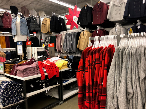 Clothing Store «Old Navy», reviews and photos, 45215 Worth Ave, California, MD 20619, USA