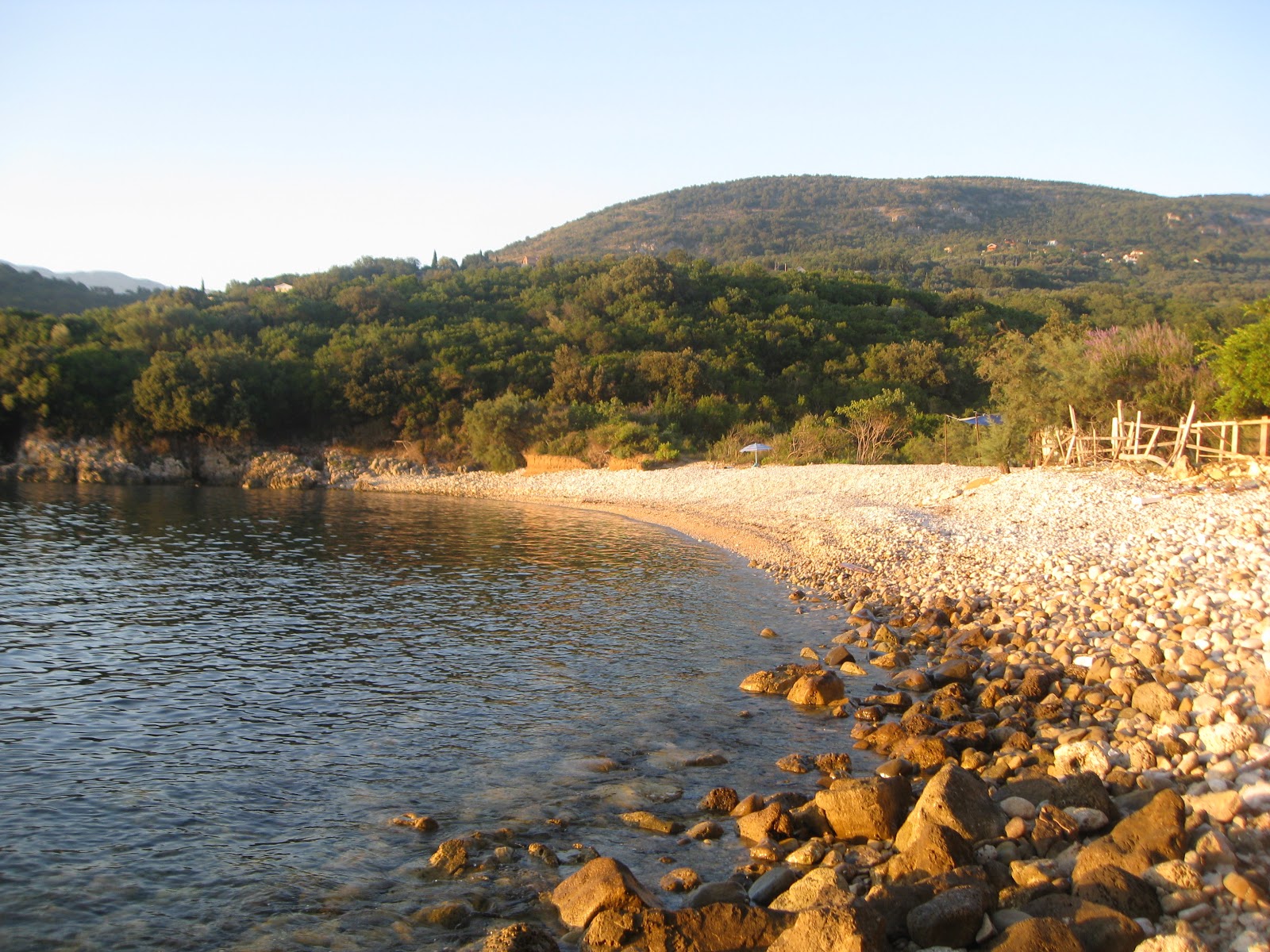 Kruche Rakita beach II的照片 带有轻卵石表面