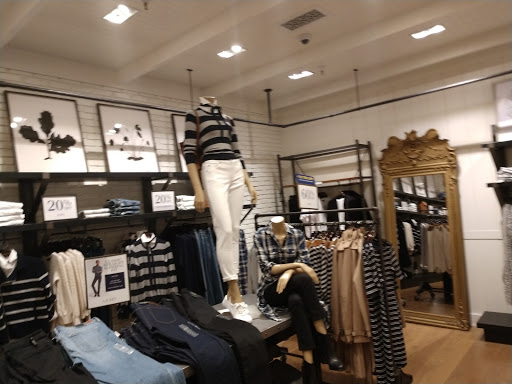 Clothing Store «Polo Ralph Lauren Factory Store», reviews and photos, 8200 Vineland Ave #500, Orlando, FL 32821, USA