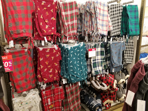 Clothing Store «Old Navy», reviews and photos, 1640 Douglas Rd, Oswego, IL 60543, USA