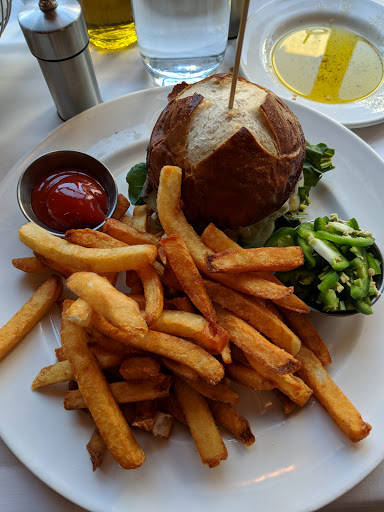 Department Store «Barneys New York, Chicago», reviews and photos, 15 E Oak St, Chicago, IL 60611, USA