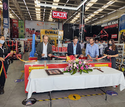 Centro Comercial La Piscina photo