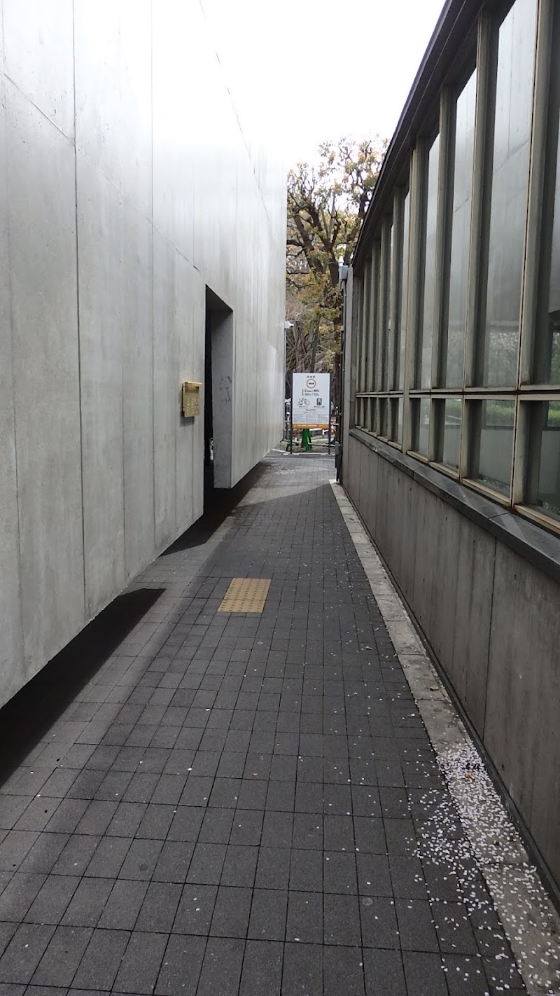 千駄ヶ谷駅前公衆トイレ