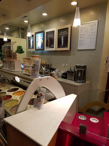 Shopping Mall «Shoppes At North Brunswick», reviews and photos, 522 Shoppes Blvd, North Brunswick Township, NJ 08902, USA