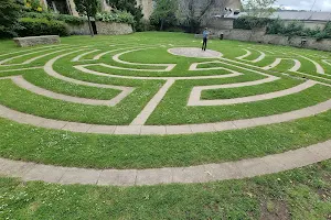 Beazer Garden Maze image