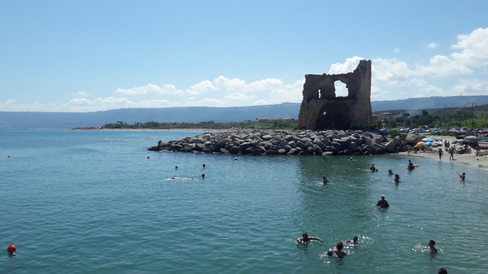 Foto de Spiaggia La Rocchetta con parcialmente limpio nivel de limpieza