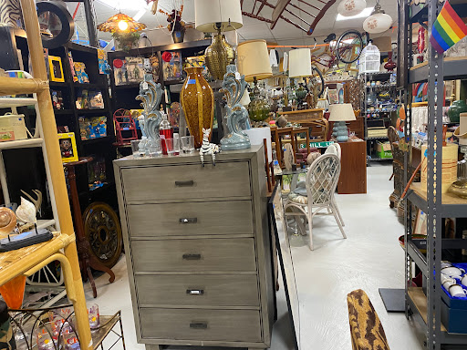 Thrift Store «OddBalls Nifty Thrift», reviews and photos, 530 NE 13th St, Fort Lauderdale, FL 33304, USA