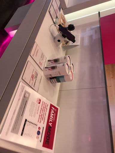 Cell Phone Store «T-Mobile», reviews and photos, 25965 Industrial Blvd #105, Hayward, CA 94545, USA