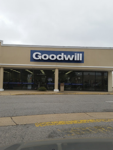 Thrift Store «Goodwill Lynnhaven Retail Store», reviews and photos, 600 S Lynnhaven Rd, Virginia Beach, VA 23452, USA