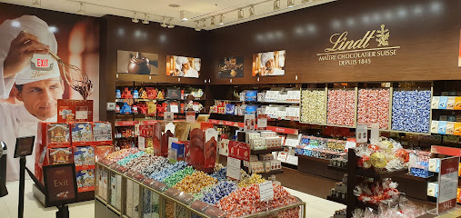 Lindt Chocolate Shop - Halton Hills Premium Outlet