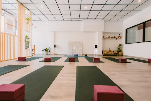 Centros de yoga en Vallirana de 2024