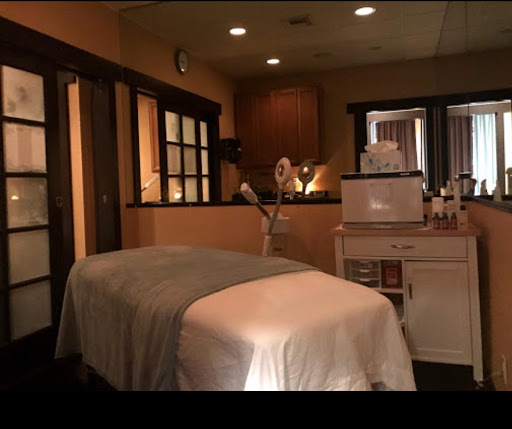 Massage Spa «Refined Beauty Day Spa», reviews and photos, 7440 Wiles Rd, Coral Springs, FL 33067, USA