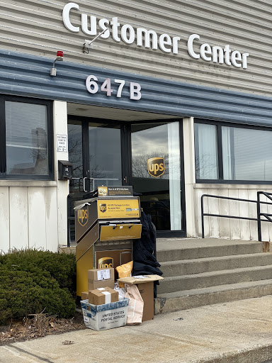 Shipping and Mailing Service «UPS Customer Center», reviews and photos, 647 Summer St B, Boston, MA 02210, USA