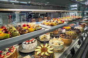 Confetto pastry shop image