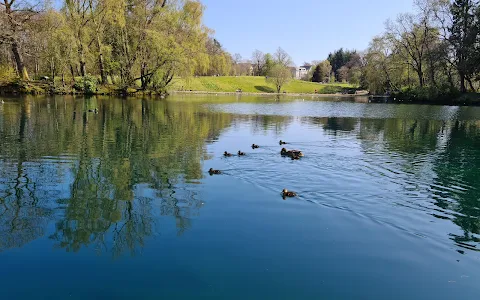 Rouken Glen Park image