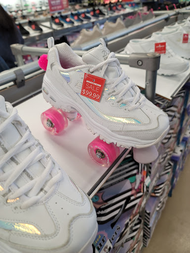 Shoe Store «SKECHERS Factory Outlet», reviews and photos, 1201 Airport Fwy #185, Euless, TX 76040, USA
