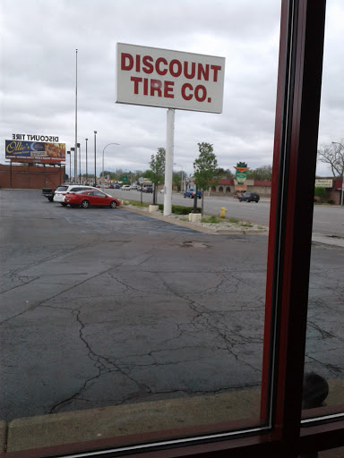 Tire Shop «Discount Tire Store», reviews and photos, 25125 Ford Rd, Dearborn, MI 48128, USA