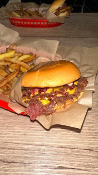 Cheeseburger du Restaurant de hamburgers Jumbo's à Paris - n°7