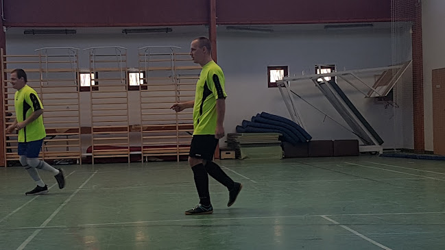 Opinii despre Szennai Sportcsarnok în Szenna - Szórakozóhely