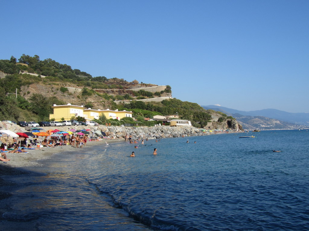 Φωτογραφία του Cavinia beach - δημοφιλές μέρος μεταξύ λάτρεις της χαλάρωσης