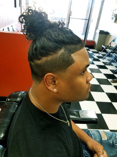 Barber Shop «Gifted Hands Barber Shop», reviews and photos, 5823 S Dale Mabry Hwy, Tampa, FL 33611, USA