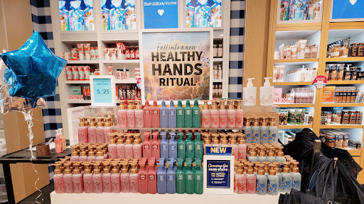 Shopping Mall «St. Louis Premium Outlets», reviews and photos, 18521 Outlet Blvd, Chesterfield, MO 63005, USA