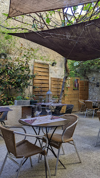 Atmosphère du Restaurant français Au Jardin Des Carmes à Avignon - n°13