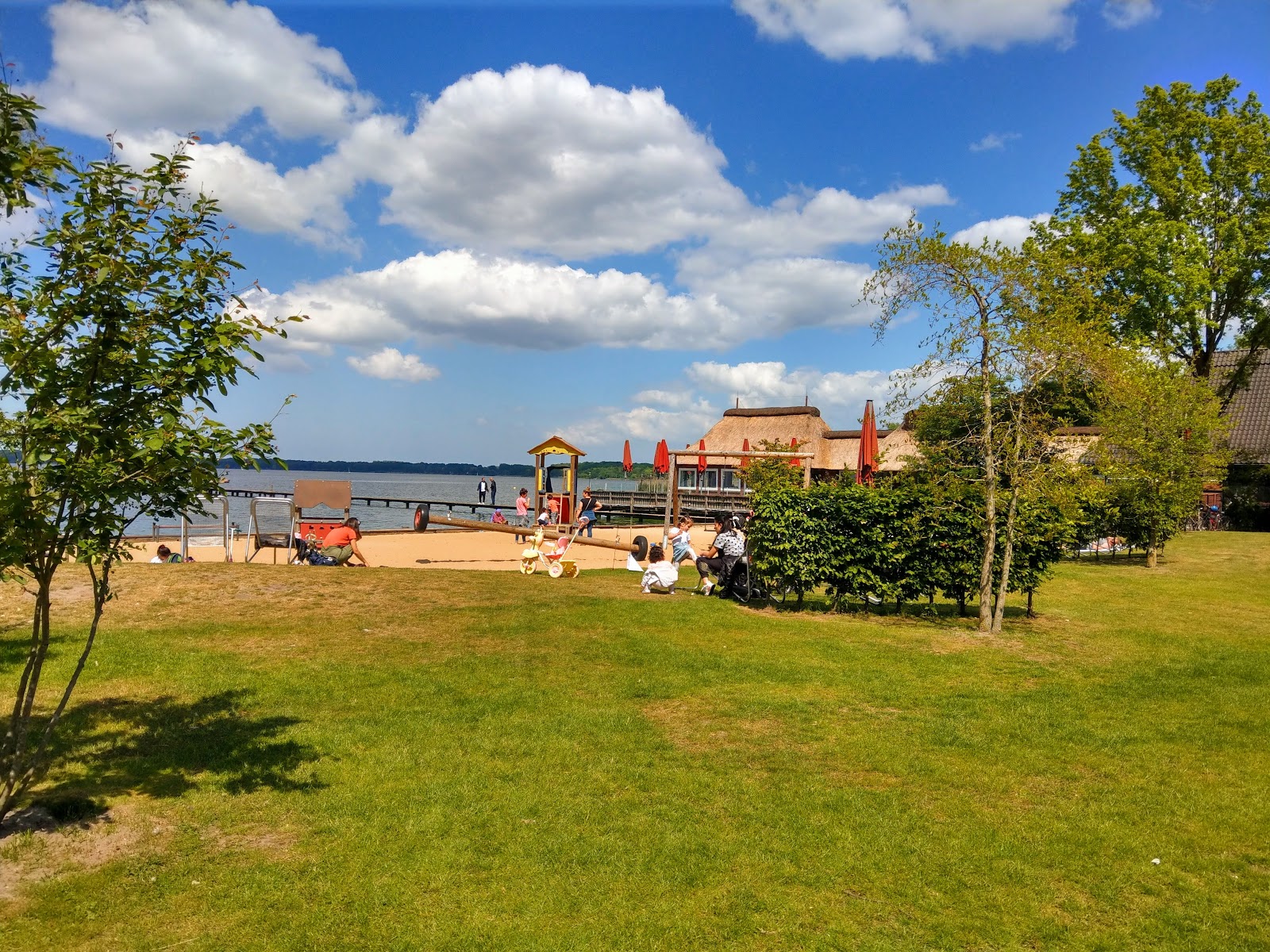 Foto av Kurpark med rak strand