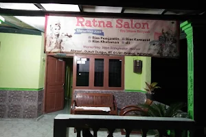 Ratna salon image