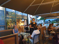 Atmosphère du Restaurant Le Taravo - Brasserie - bar - terrasse à Meylan - n°4