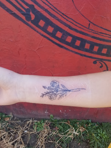 Tattoo Shop «Surreal Tattoo Studio - Kansas City Tattoo Shop», reviews and photos, 1222 W 39th St, Kansas City, MO 64111, USA