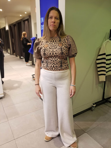 Stores to buy women's pants and blouse sets for parties San Diego
