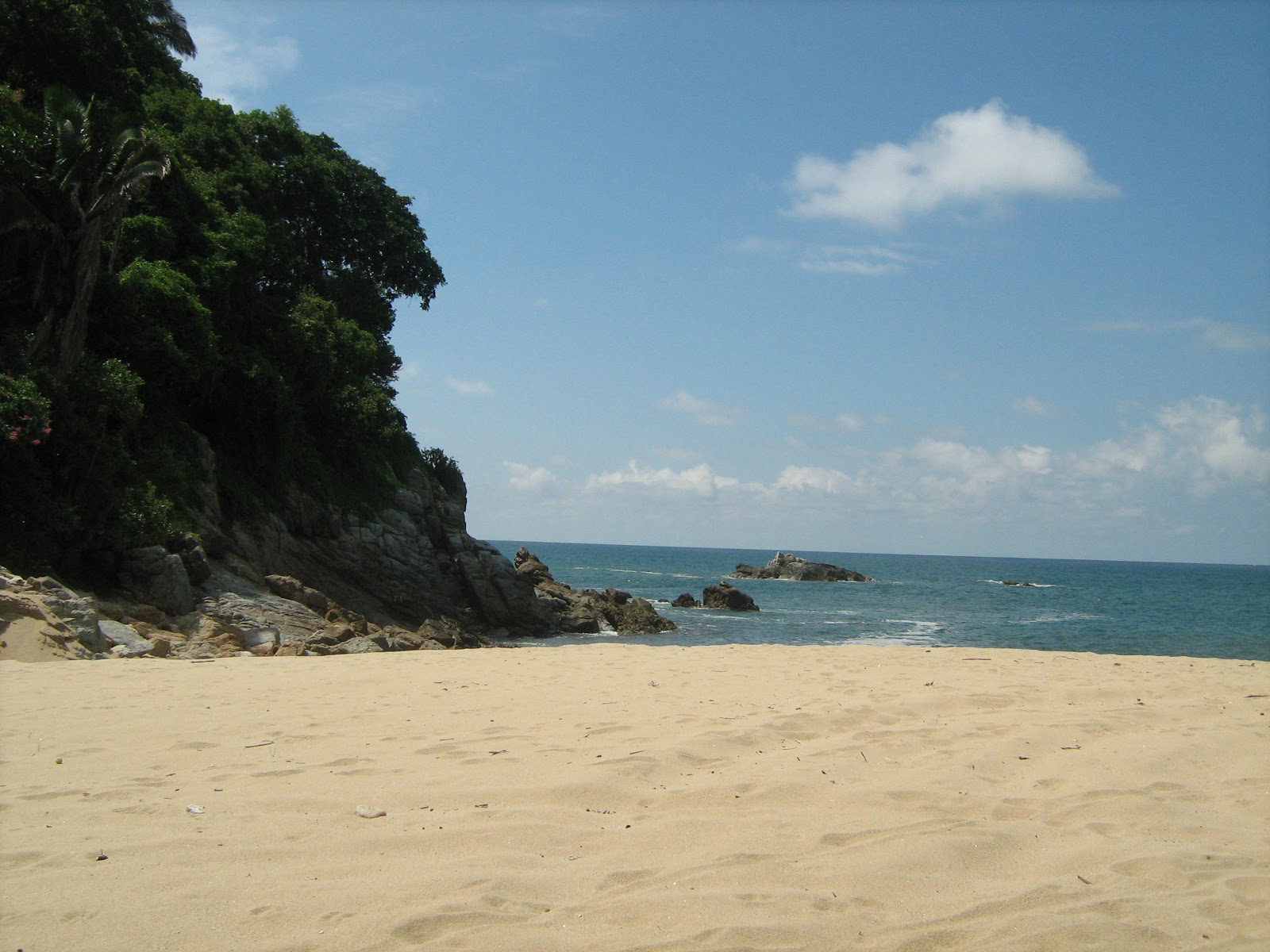 Photo de Clavellinas beach avec sable fin et lumineux de surface