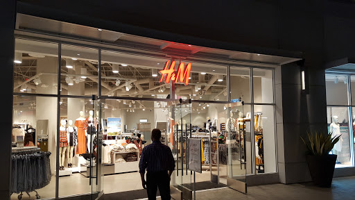 Clothing Store «H&M», reviews and photos, 37 Aquarium Way, Long Beach, CA 90802, USA