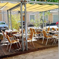 Atmosphère du Restaurant L'Ambassade à Saint-Paul-Trois-Châteaux - n°3
