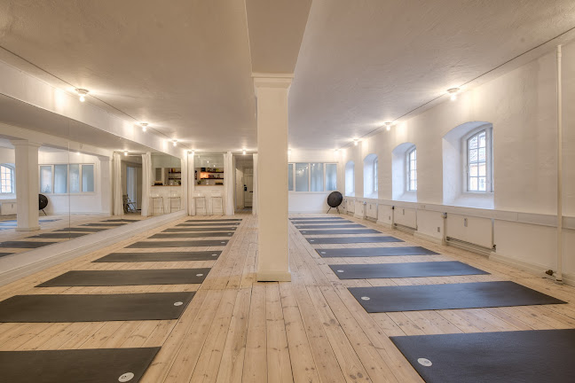 Anmeldelser af Power Yoga Copenhagen i Taastrup - Yogalokale