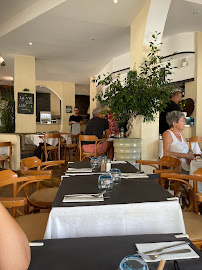 Atmosphère du Restaurant Café les Arcades à Antibes - n°2