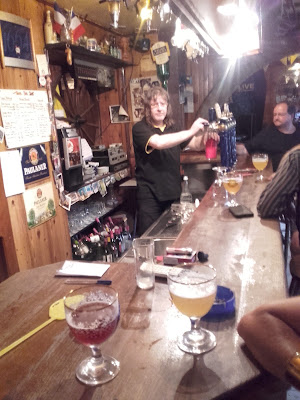 Bar L'Abreuvoir à Uzemain