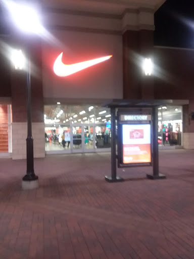 Clothing Store «Nike Factory Store», reviews and photos, 3905 Eagan Outlets Pkwy #200, Eagan, MN 55122, USA